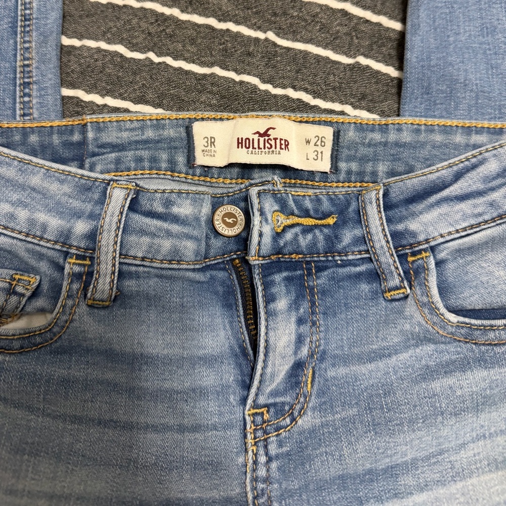 Hollister Skinny Jeans - Picture 3 of 5